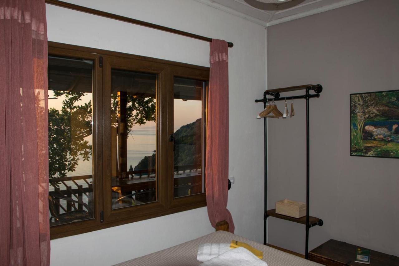 Balcony On The Rocks Villa Agioi Saranta Exteriör bild
