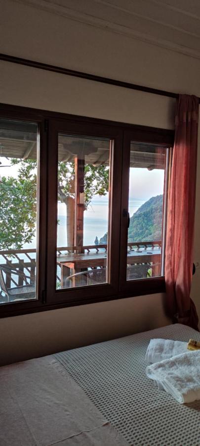 Balcony On The Rocks Villa Agioi Saranta Exteriör bild